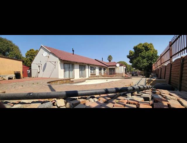 6 BEDROOM HOUSE FOR SALE IN BIRCHLEIGH